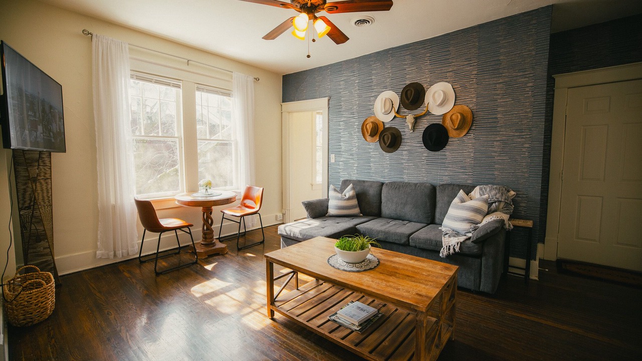Photo of Livingroom in Hillsboro Village