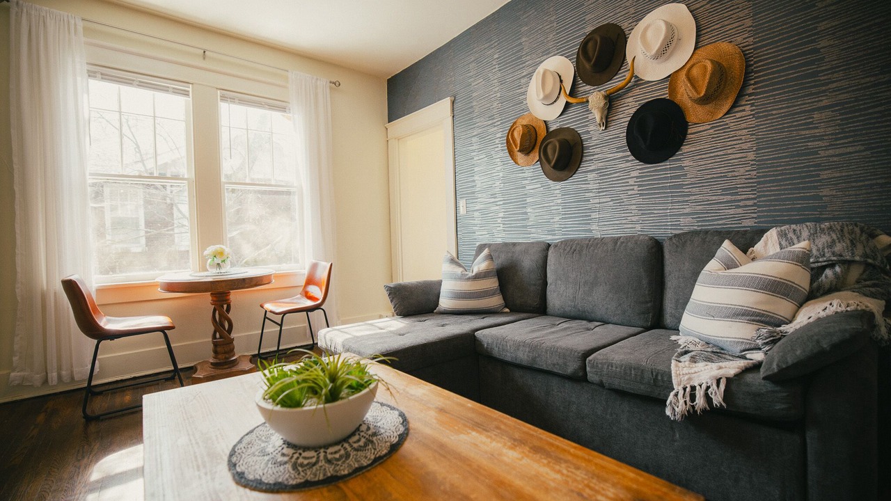 Photo of Livingroom in Hillsboro Village