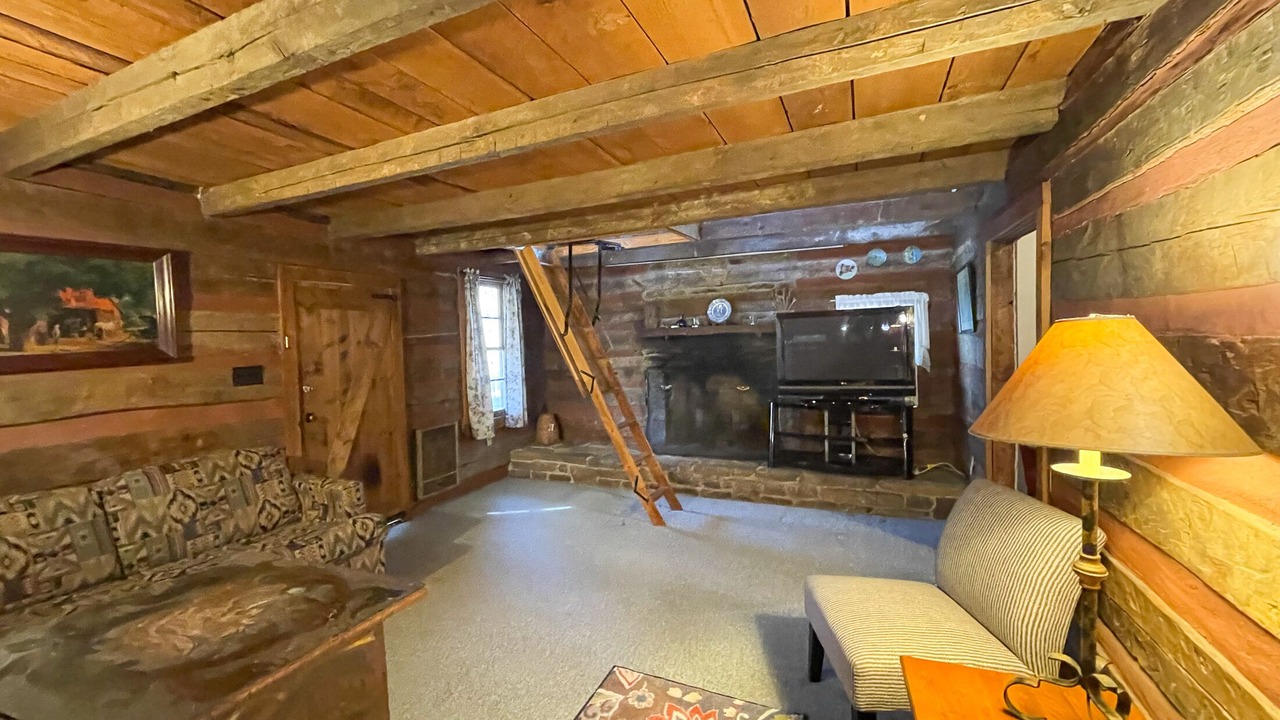 Photo of Livingroom in Cherokee