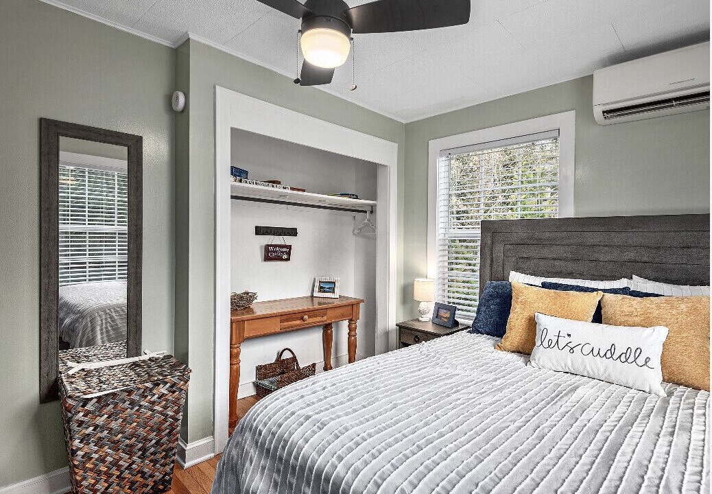 Photo of Bedroom in Lake Junaluska