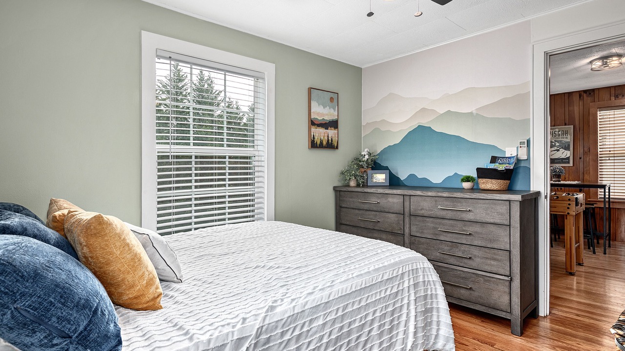 Photo of Bedroom in Lake Junaluska