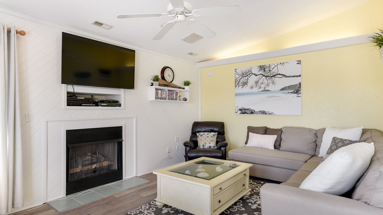 Photo of Livingroom in Corolla Light