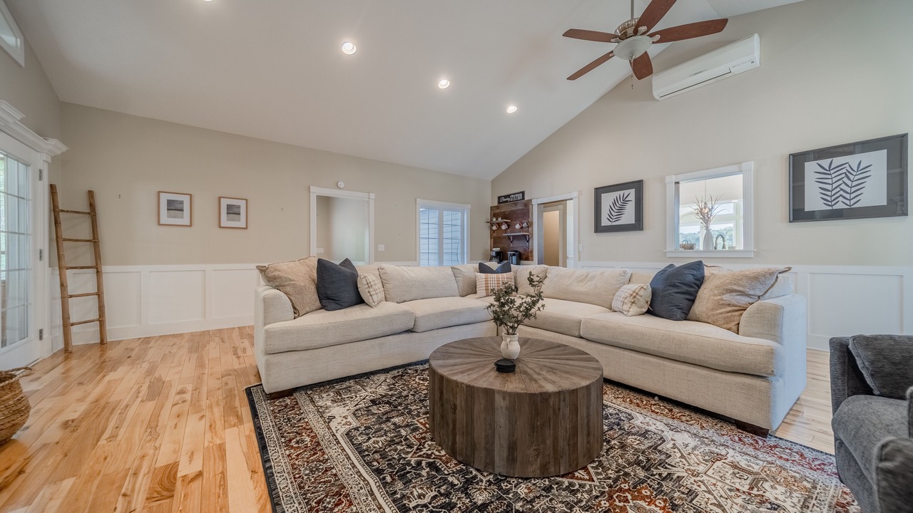 Photo of Livingroom in Candler