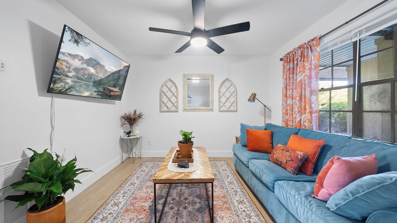 Photo of Livingroom in Downtown