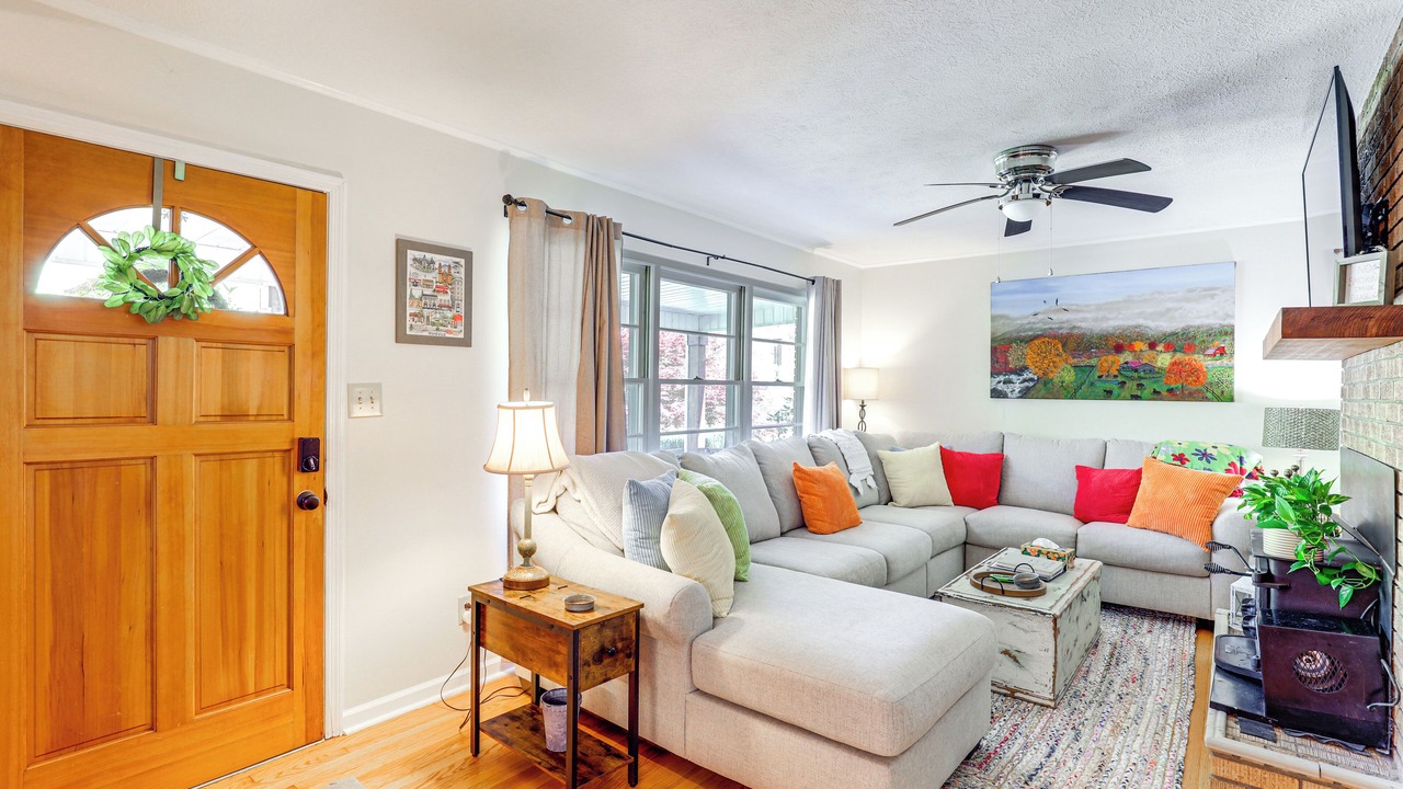 Photo of Livingroom in Weaverville