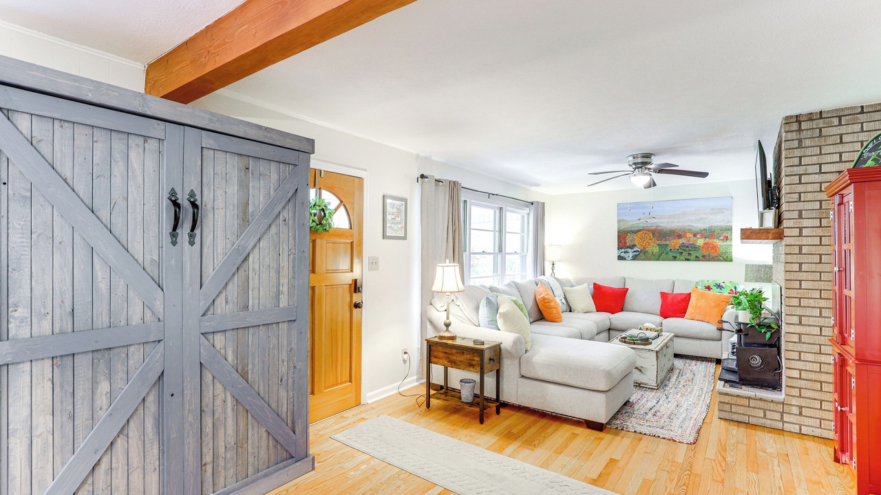 Photo of Livingroom in Weaverville