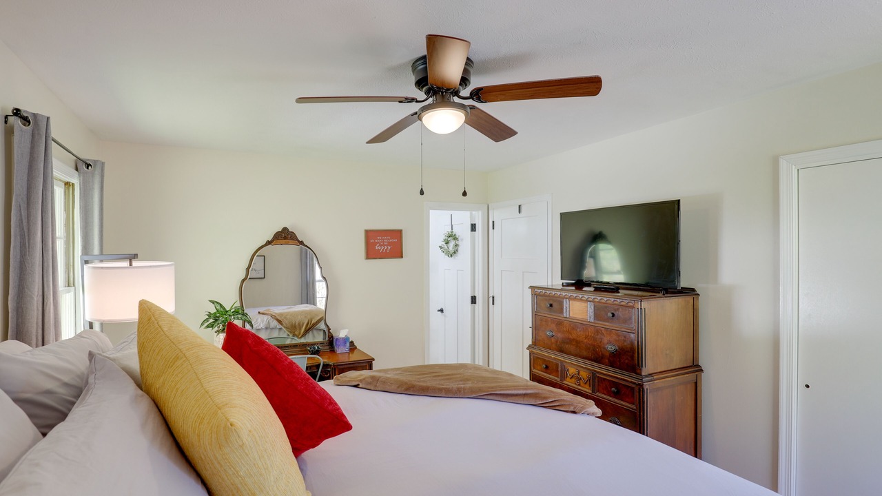 Photo of Bedroom in Weaverville