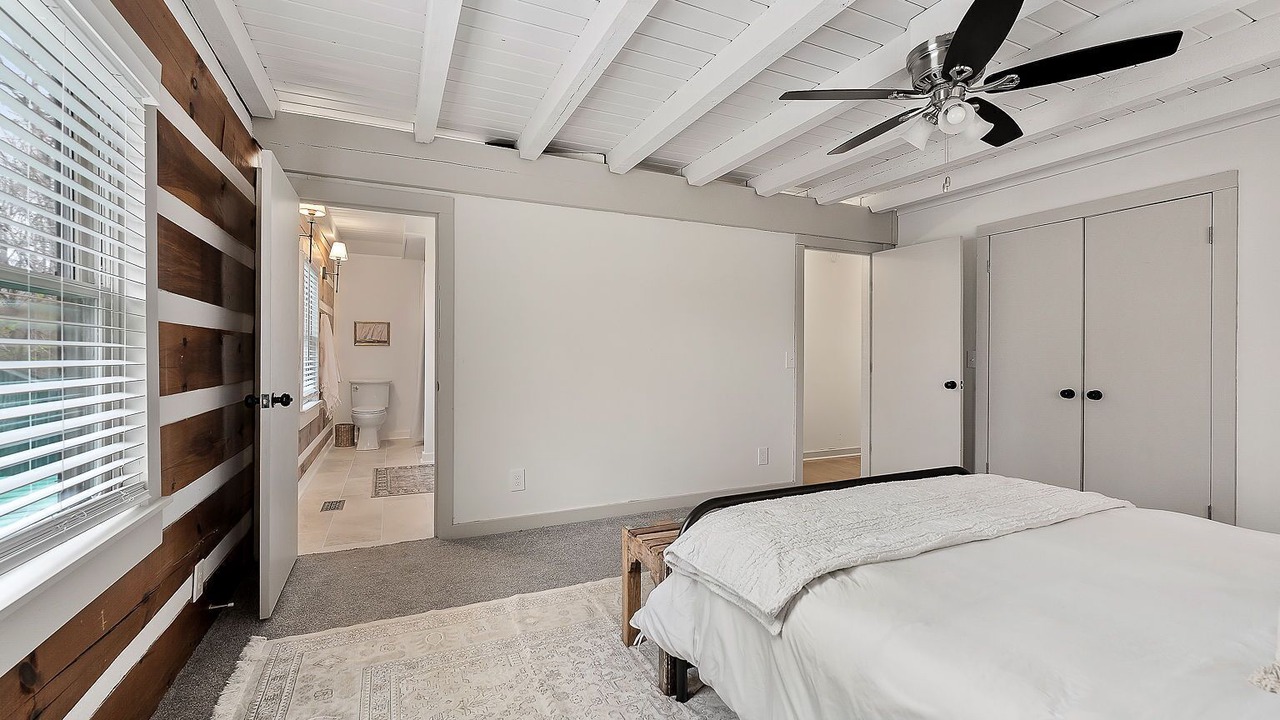 Photo of Bedroom in Smithville