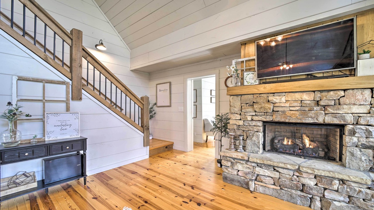 Photo of Livingroom in Lake Toxaway