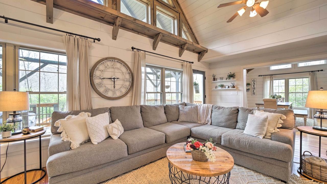 Photo of Livingroom in Lake Toxaway