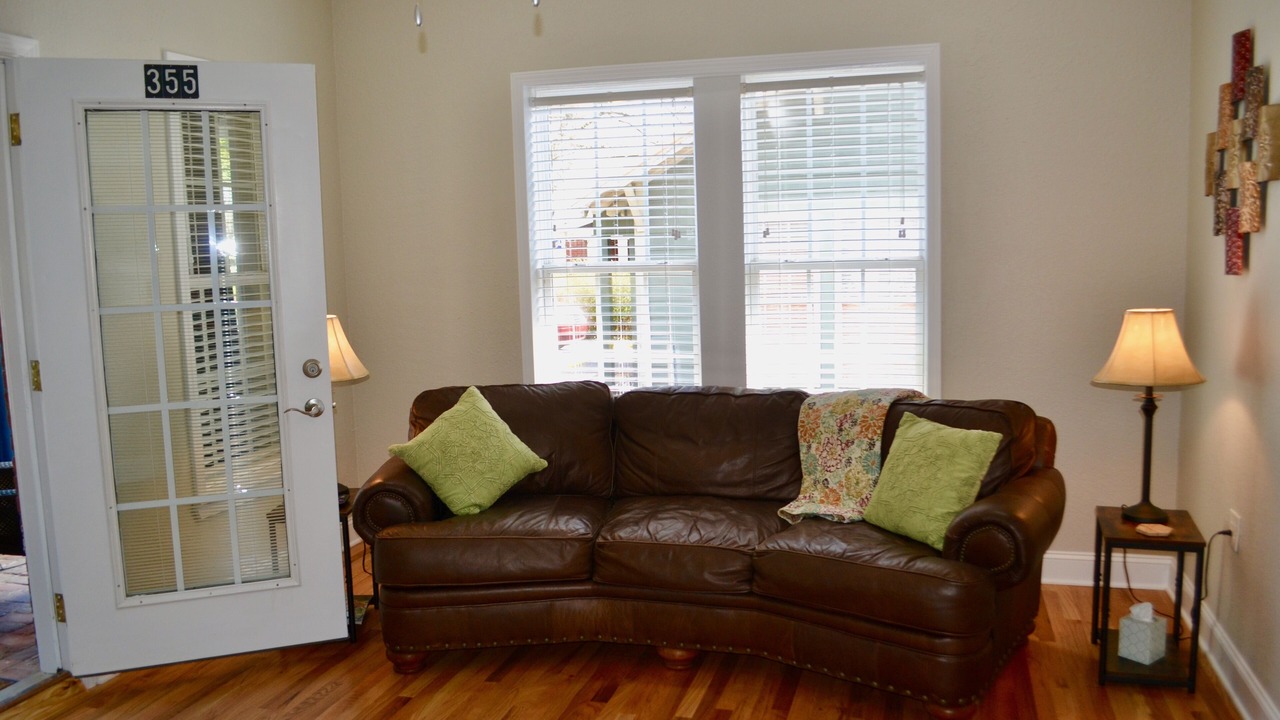 Photo of Livingroom in Forest City