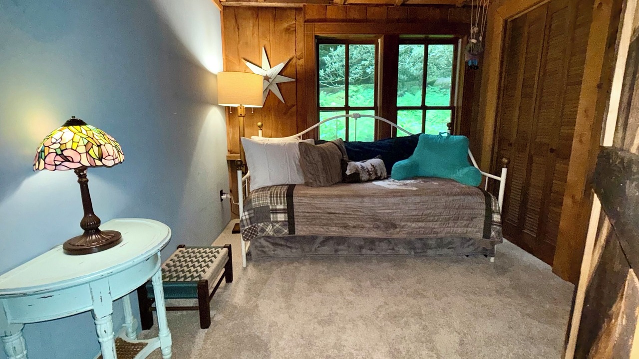 Photo of Livingroom in Sugar Grove