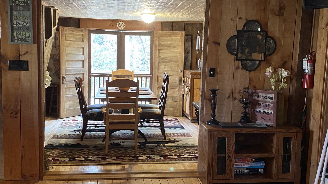 Photo of Livingroom in Sugar Grove