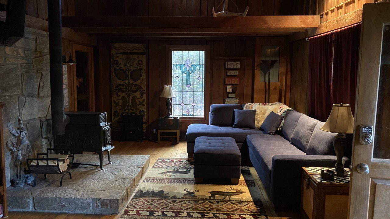 Photo of Livingroom in Sugar Grove