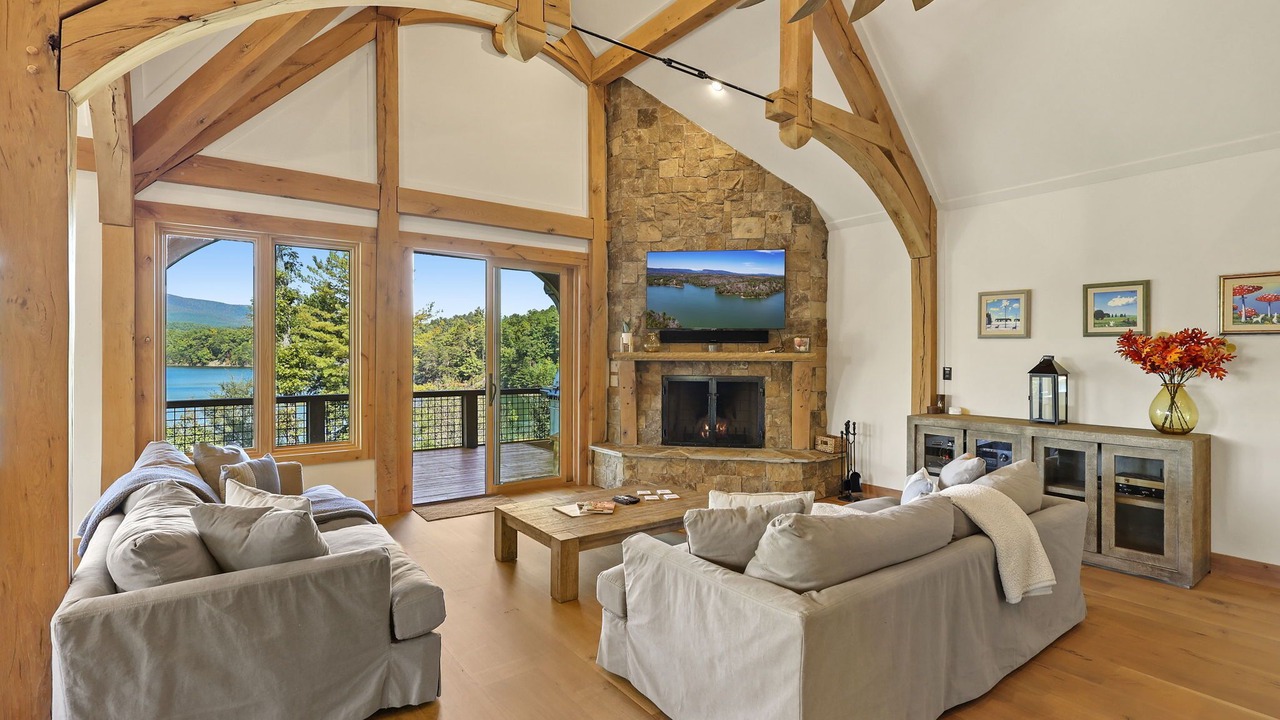 Photo of Livingroom in Forest Lake Heights