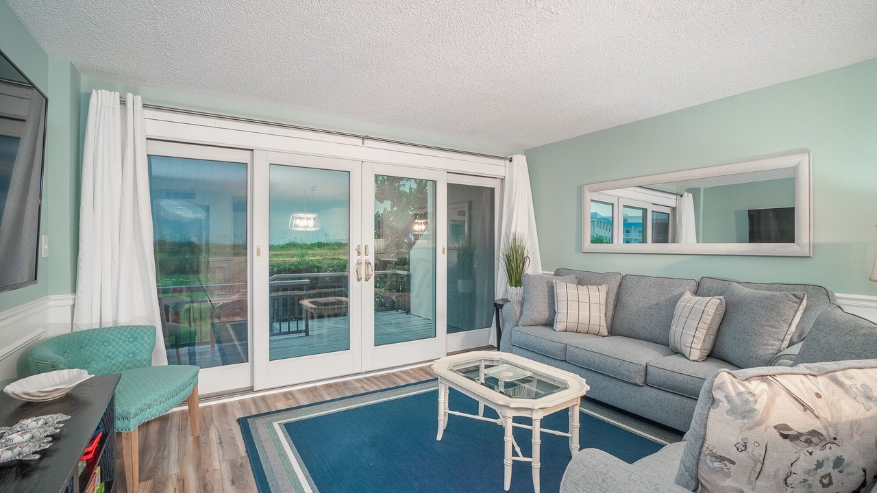 Photo of Livingroom in Pine Knoll Shores