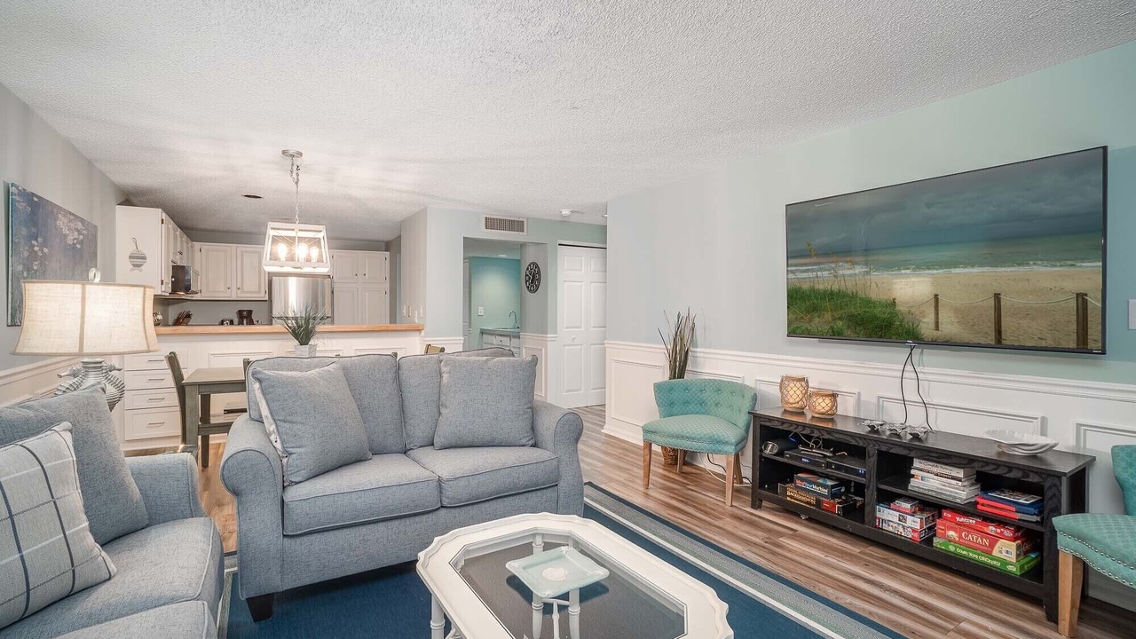 Photo of Livingroom in Pine Knoll Shores
