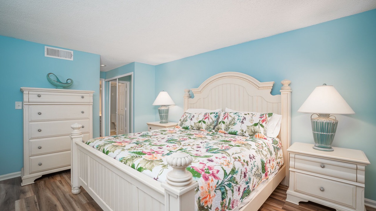 Photo of Bedroom in Pine Knoll Shores