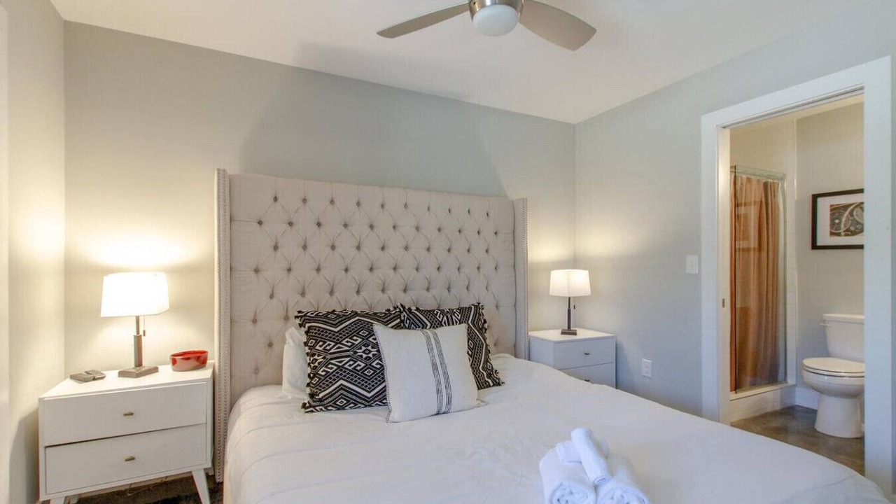 Photo of Bedroom in Hadley - Washington