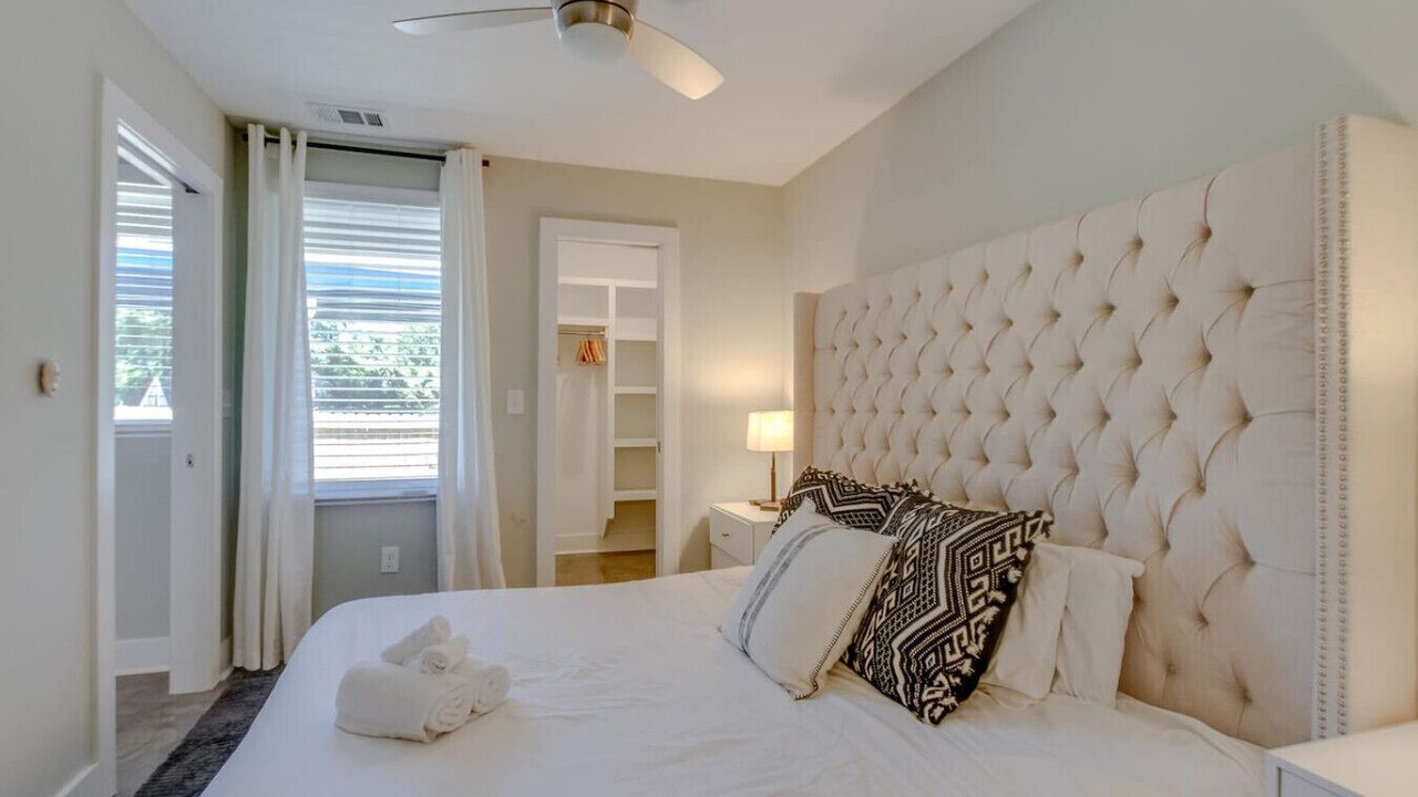 Photo of Bedroom in Hadley - Washington