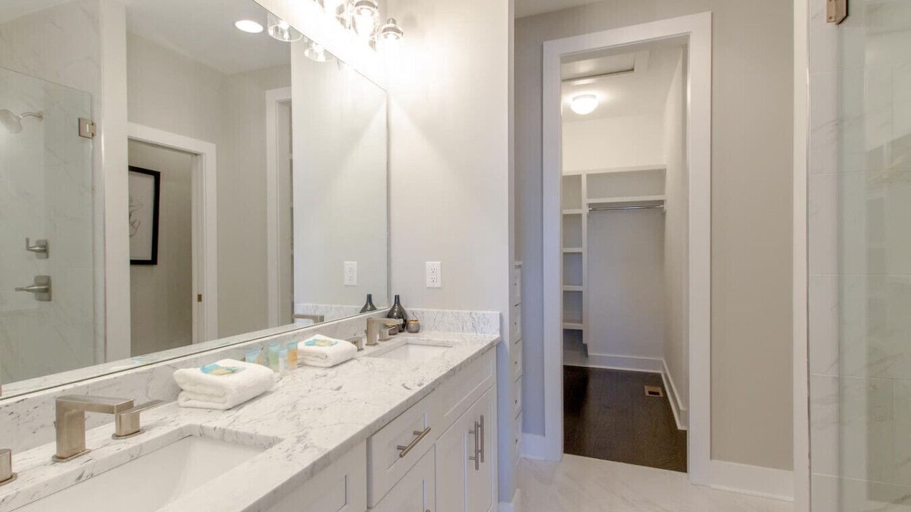 Photo of Bathroom in Hadley - Washington