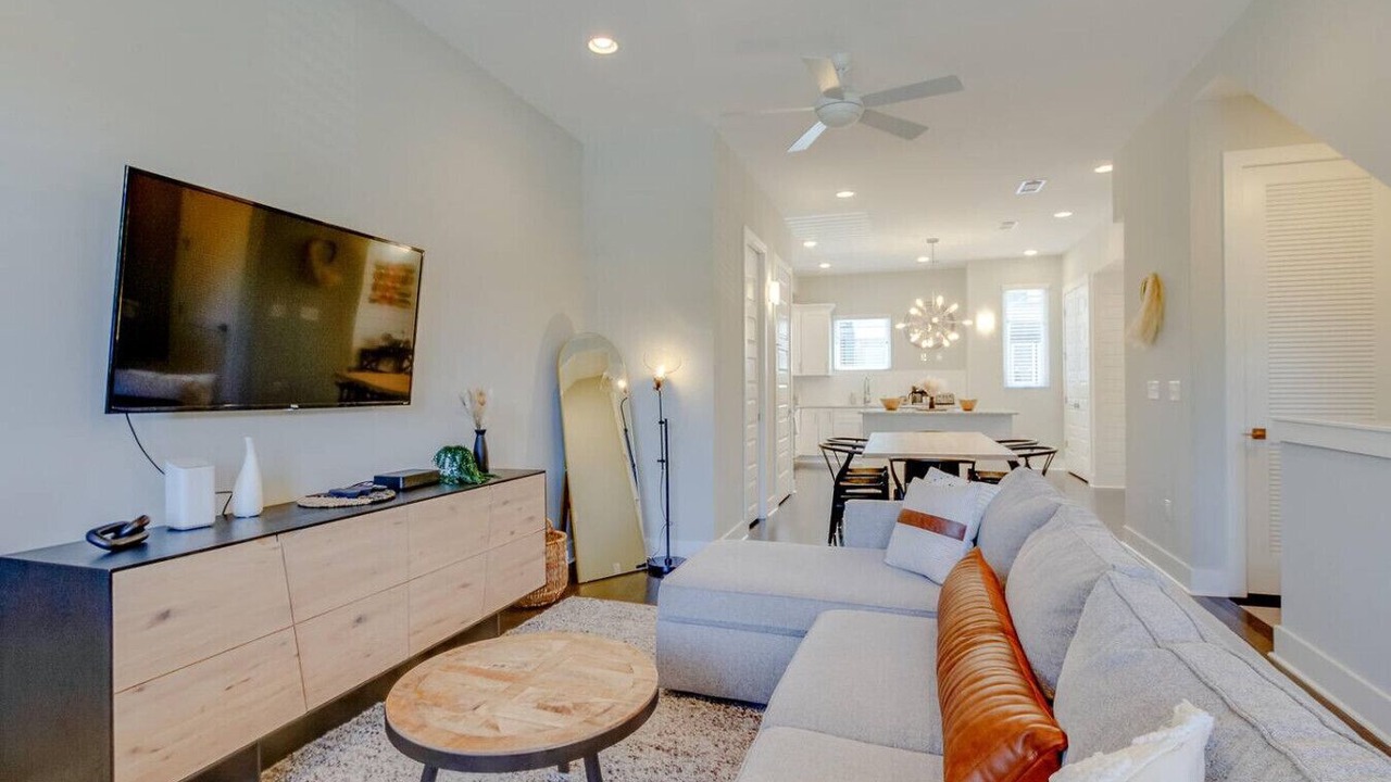 Photo of Livingroom in Hadley - Washington