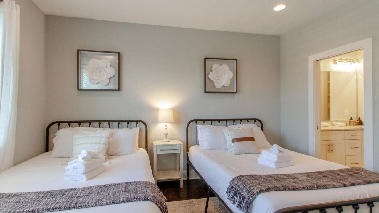 Photo of Bedroom in Hadley - Washington