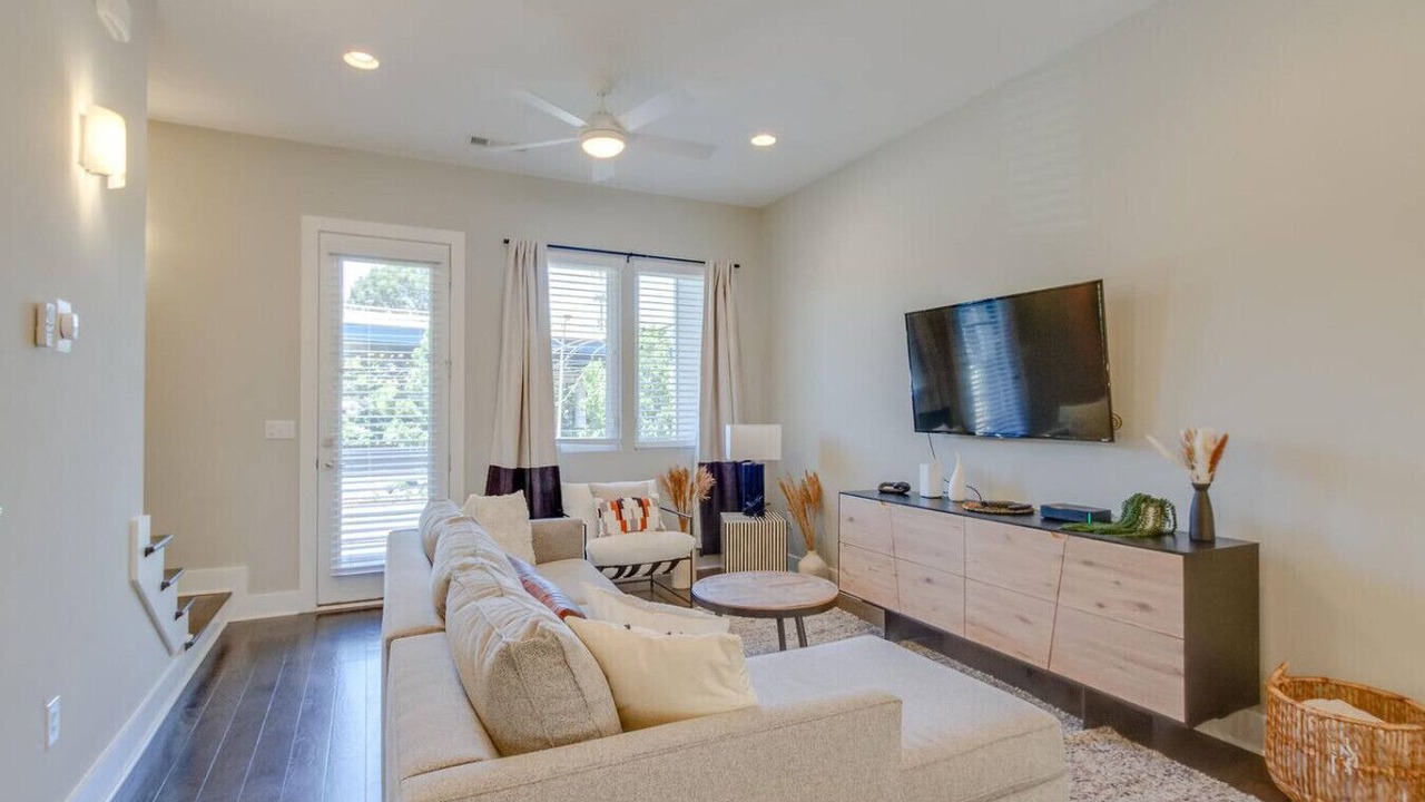Photo of Livingroom in Hadley - Washington