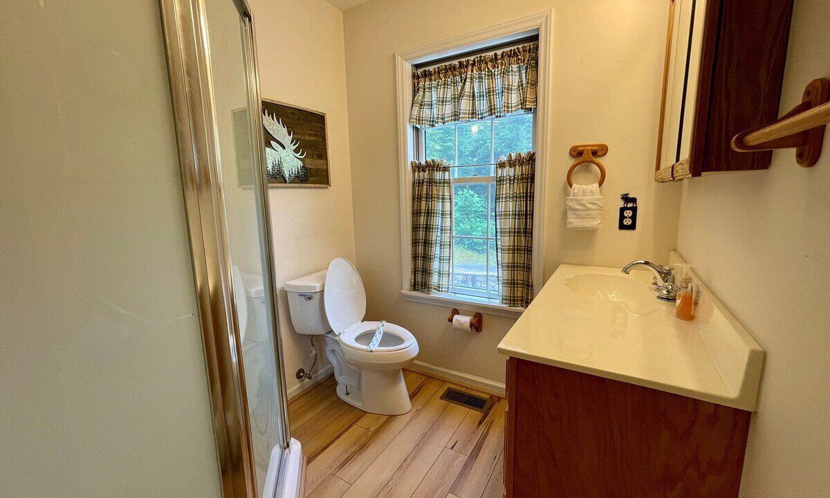 Photo of Bathroom in Peak Creek