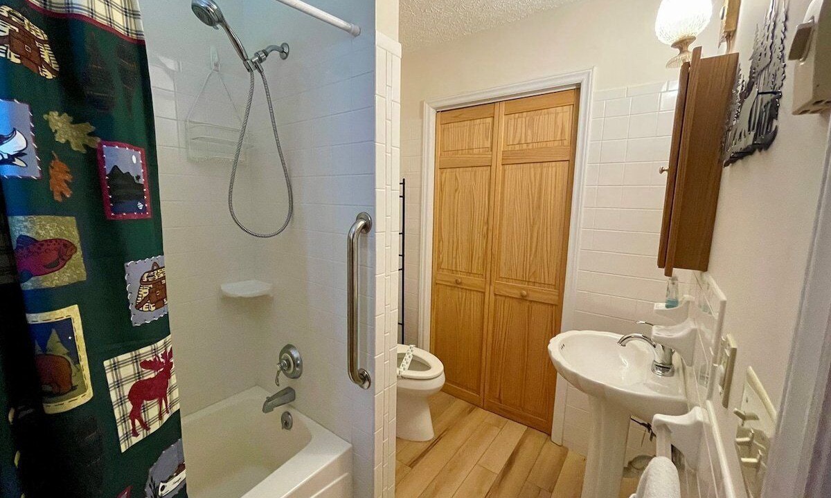 Photo of Bathroom in Peak Creek