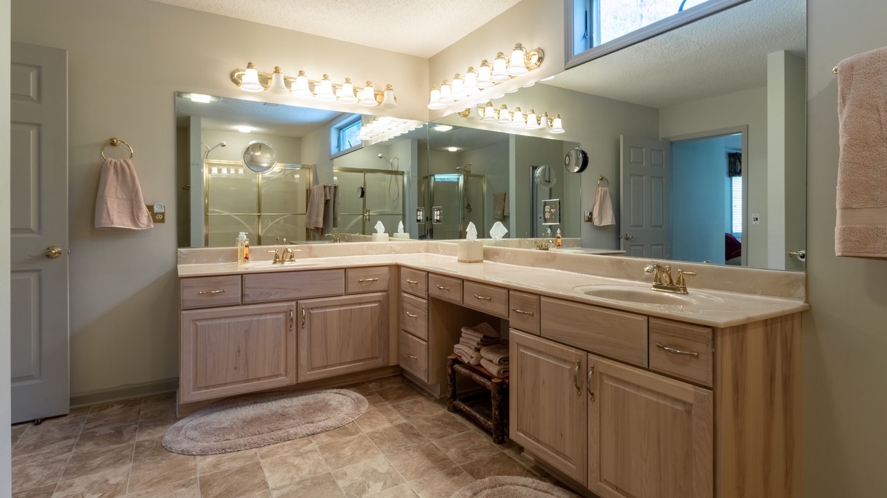 Photo of Bathroom in Glenville