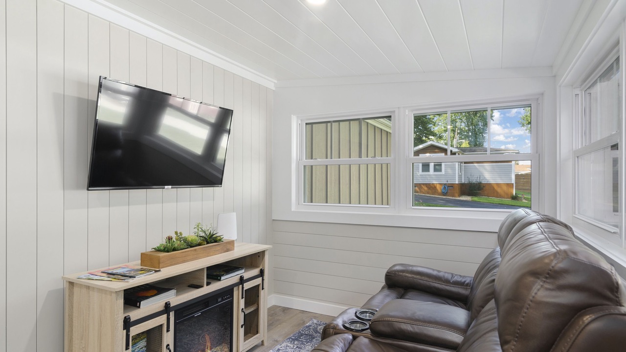Photo of Livingroom in Flat Rock
