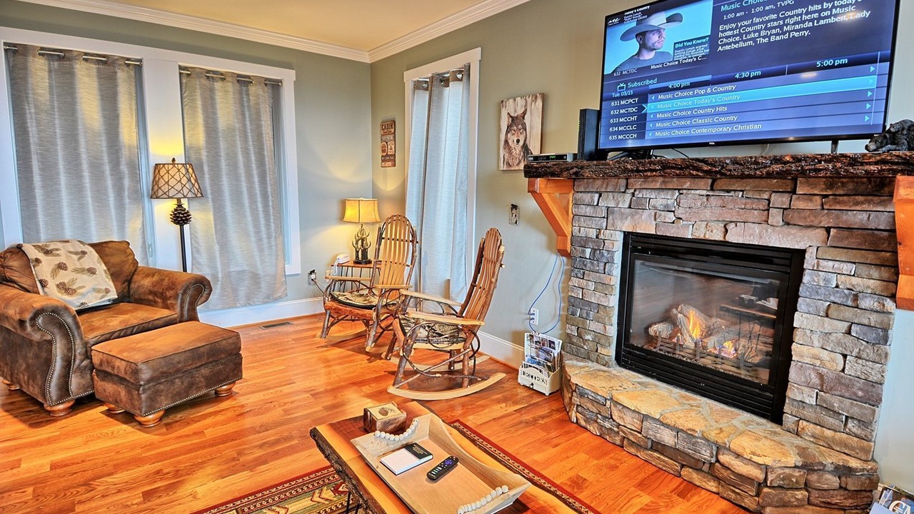 Photo of Livingroom in West Jefferson