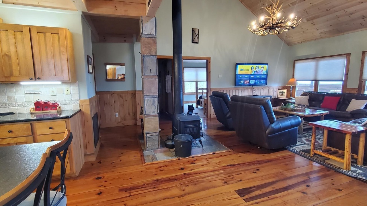 Photo of Livingroom in West Jefferson