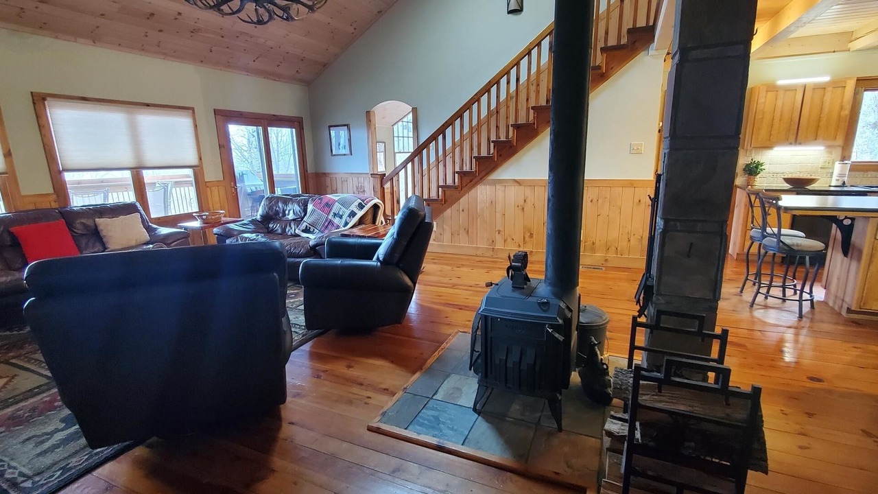 Photo of Livingroom in West Jefferson