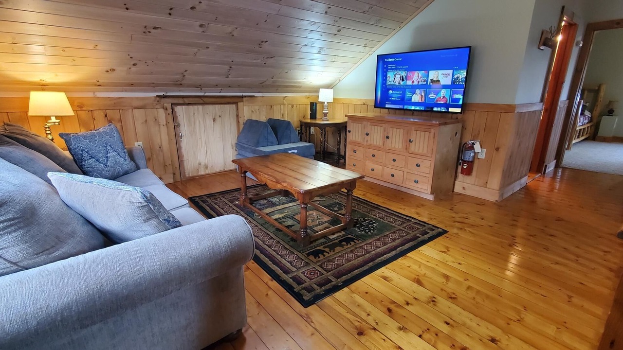 Photo of Livingroom in West Jefferson