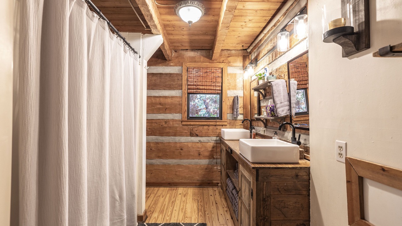 Photo of Bathroom in Candler