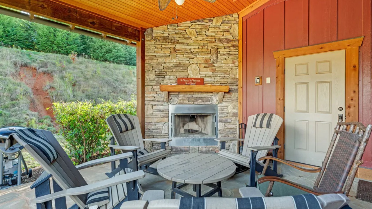 Photo of Livingroom in Cullowhee
