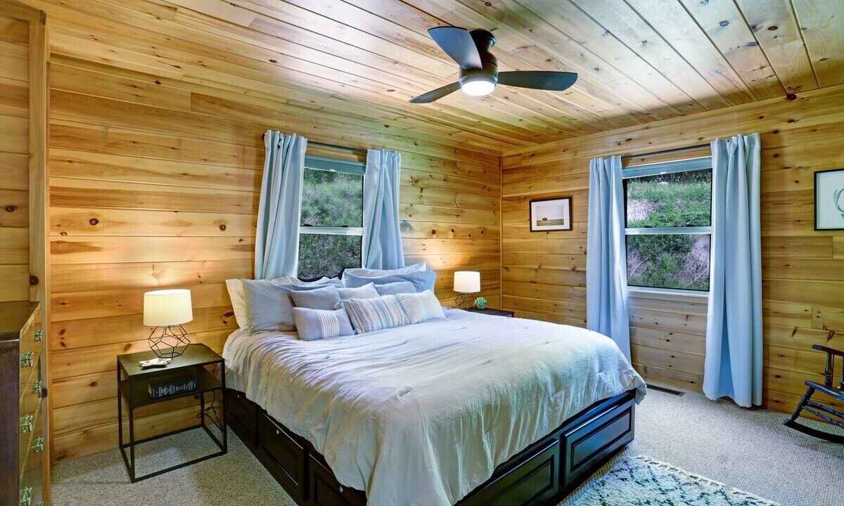 Photo of Bedroom in Hayesville