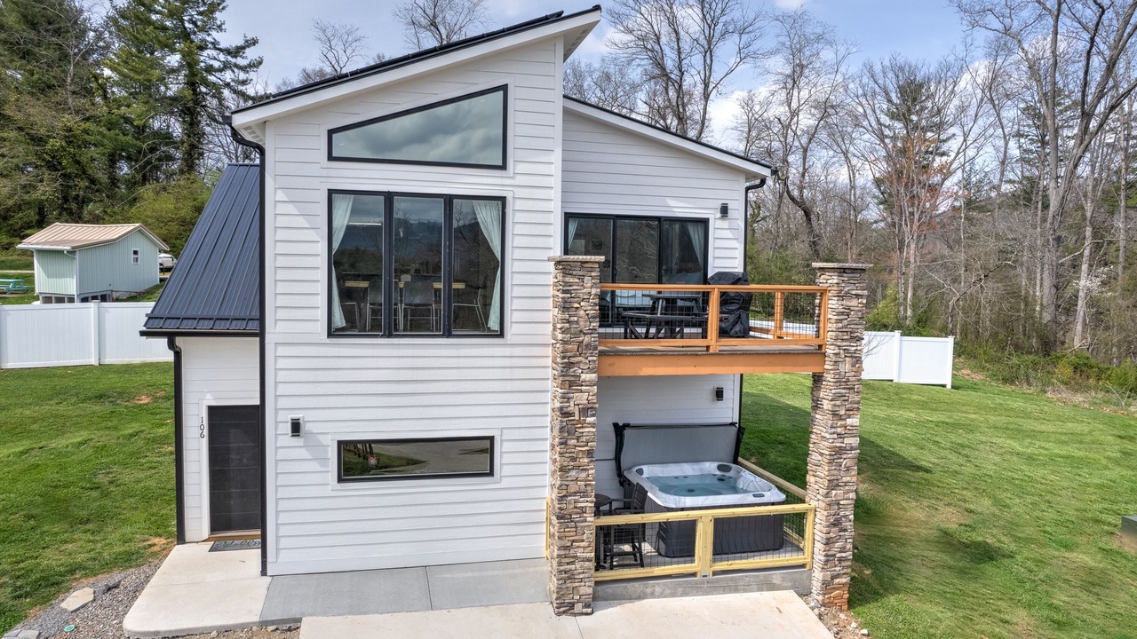 Photo of Patio Balcony in Weaverville