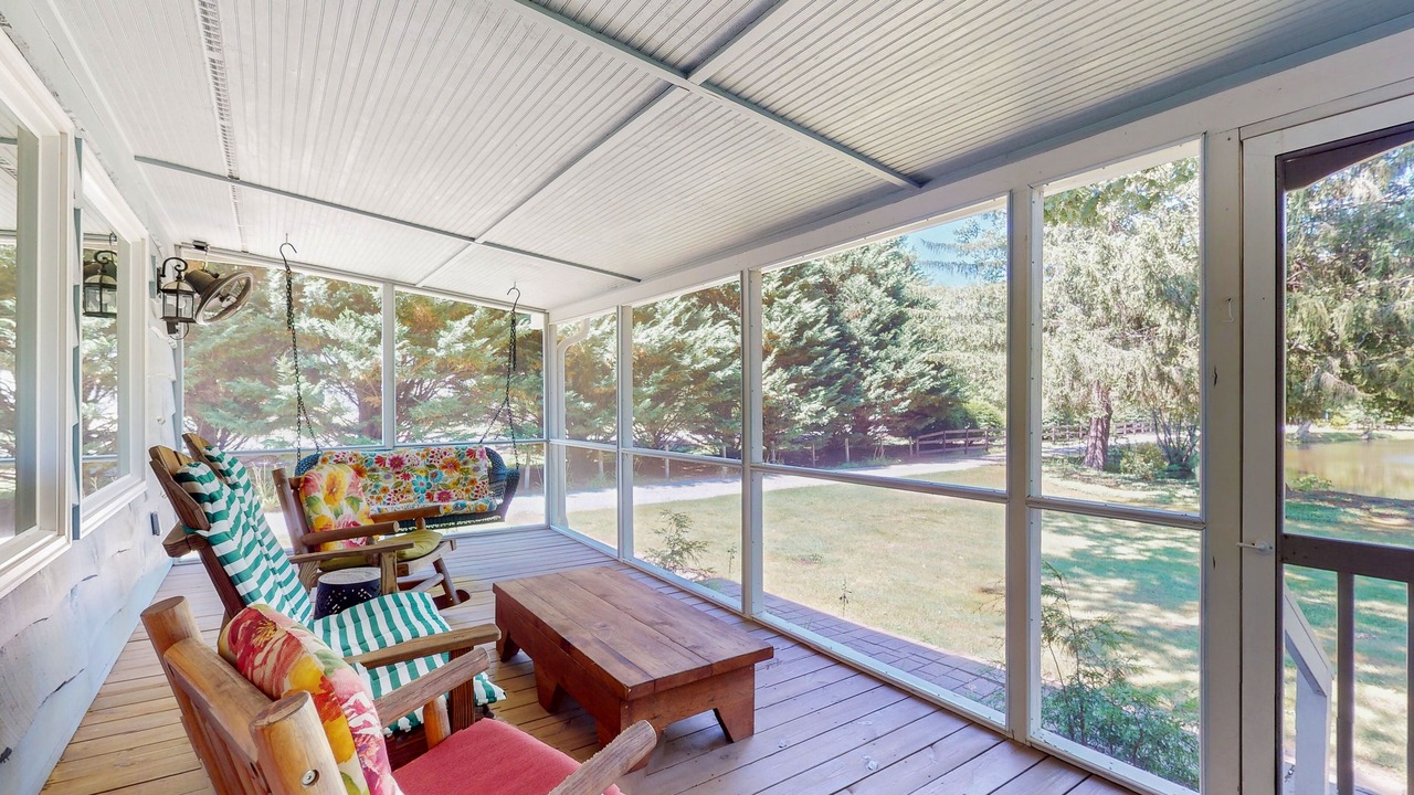Photo of Livingroom in Flat Rock