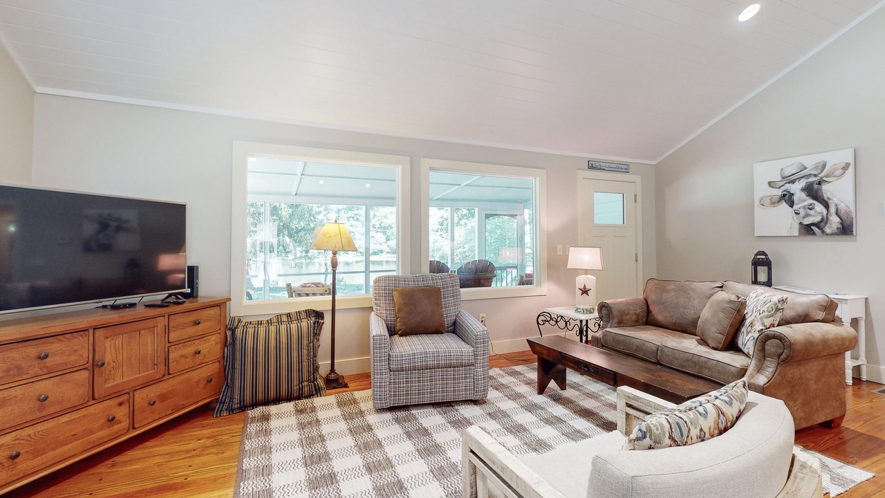 Photo of Livingroom in Flat Rock