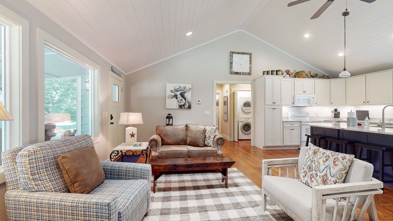 Photo of Livingroom in Flat Rock
