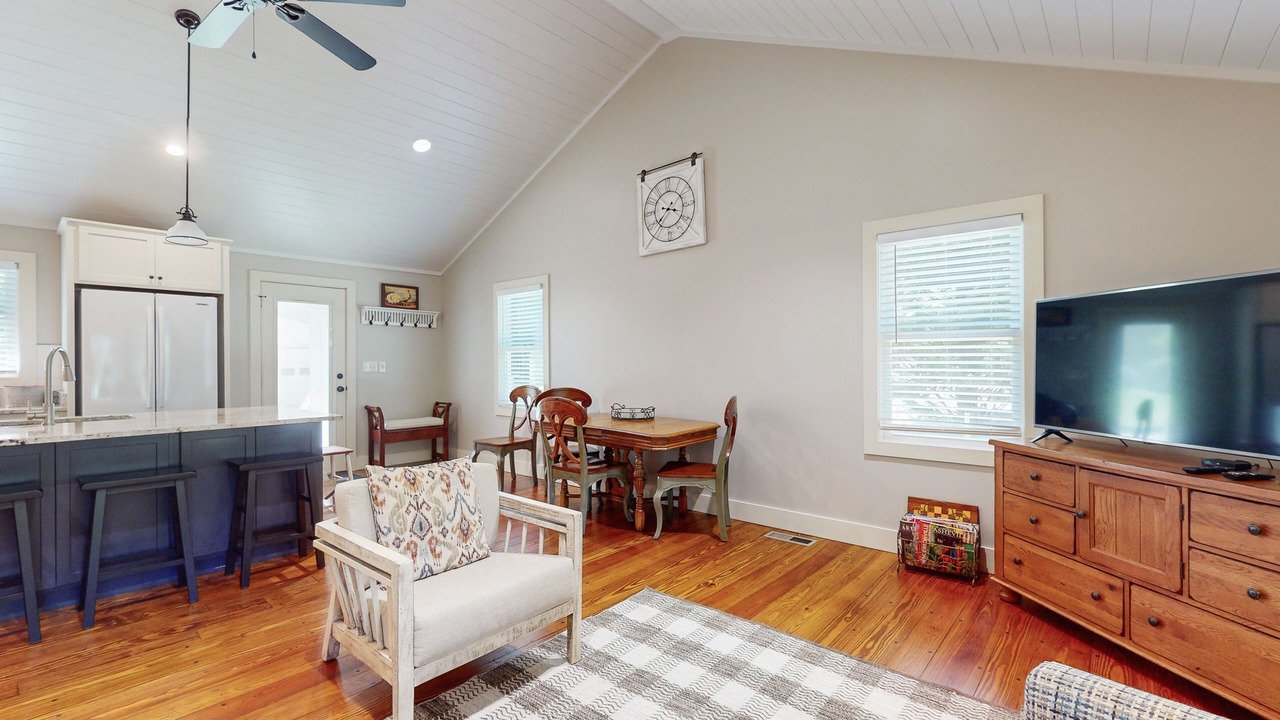 Photo of Livingroom in Flat Rock