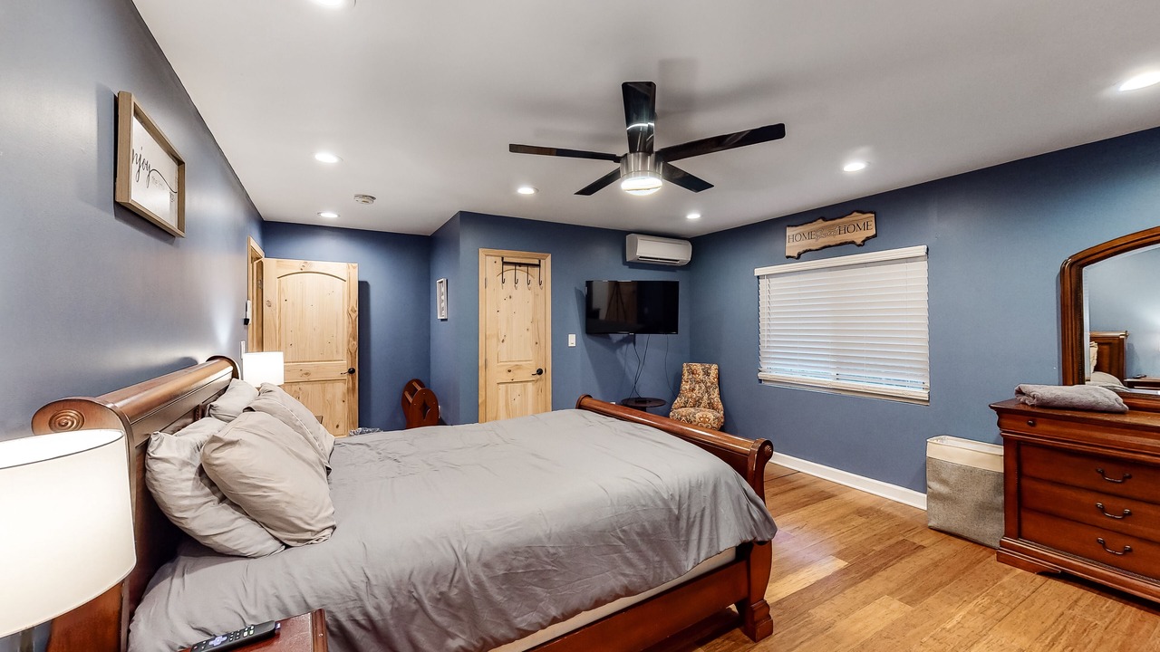 Photo of Bedroom in Hendersonville