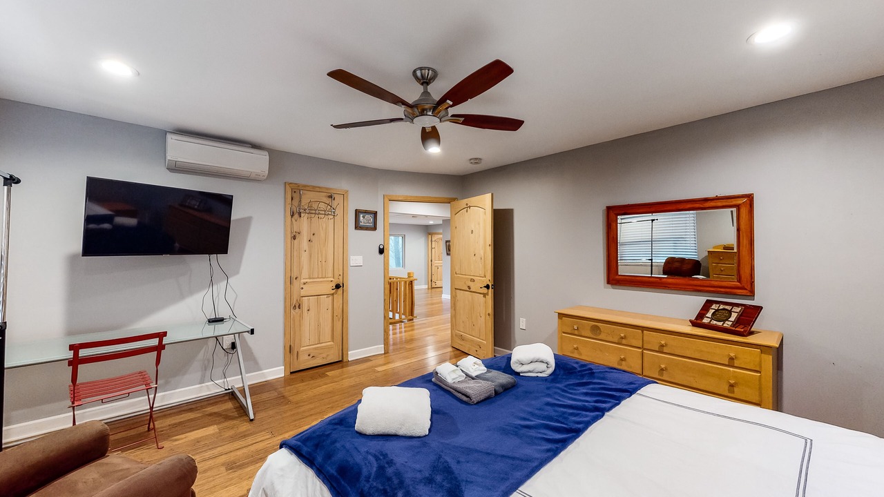 Photo of Bedroom in Hendersonville