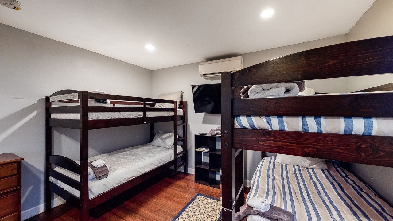 Photo of Bedroom in Hendersonville