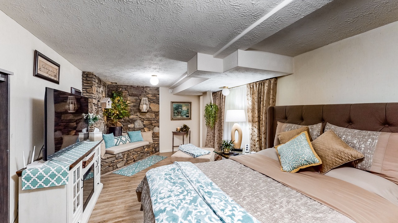 Photo of Bedroom in Swannanoa