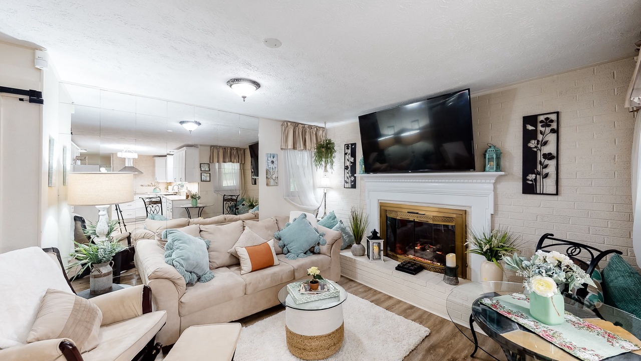 Photo of Livingroom in Swannanoa