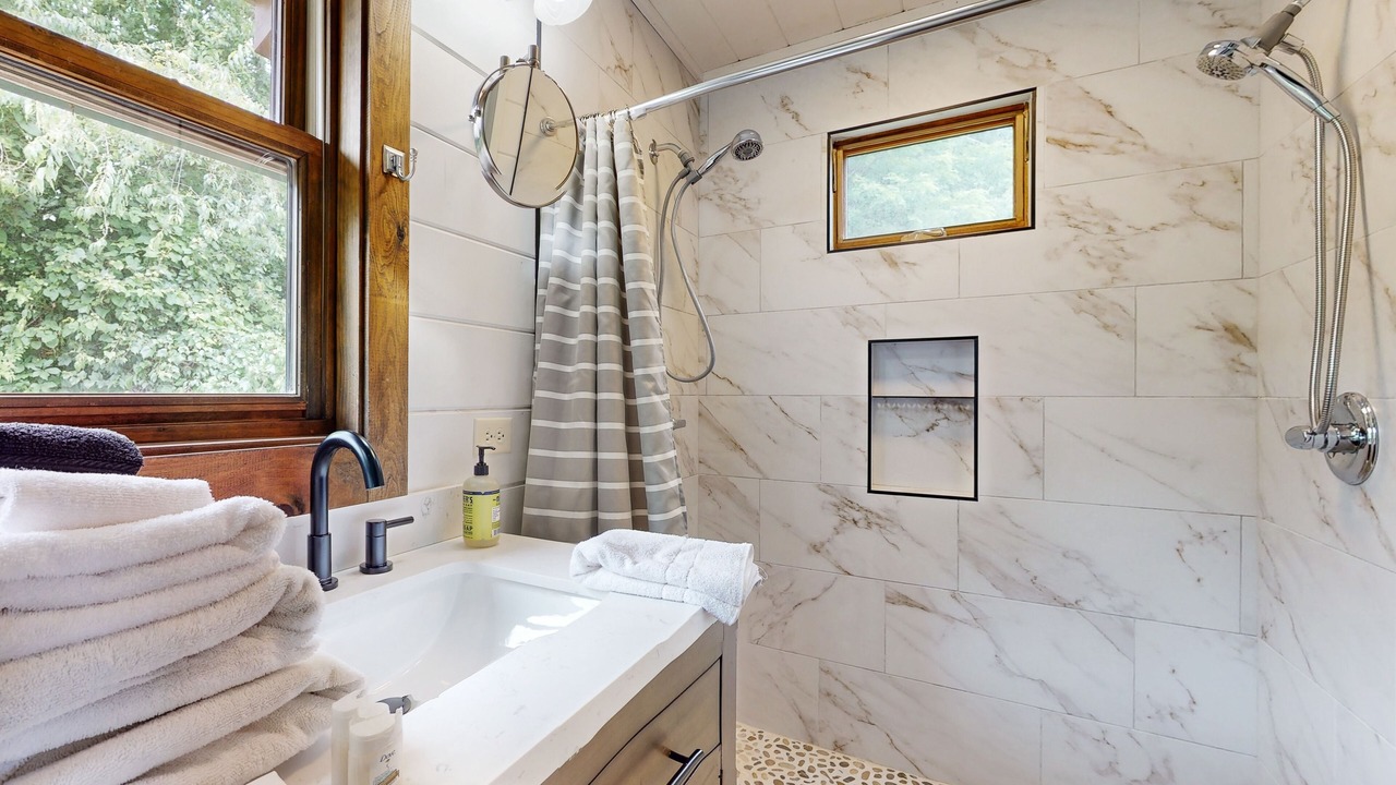 Photo of Bathroom in Royal Pines